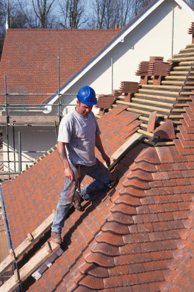 Travaux de zinguerie et pose de gouttières neuves